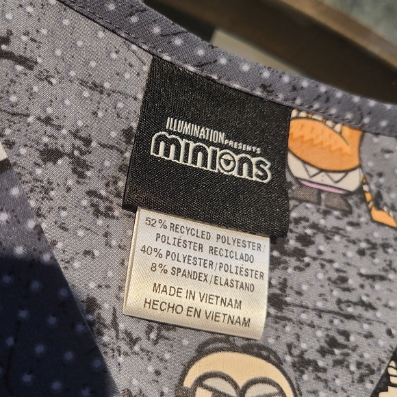 Minions Unisex Size Large Character Scrub Top NWT, Double Front Pocket - Picture 2 of 15